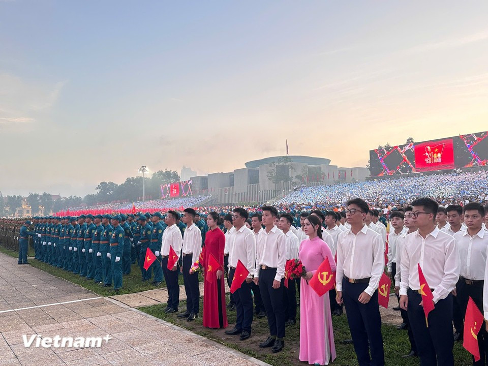 После 80 лет трудностей и славных подвигов Генеральный секретарь То Лам отметил: «Нет силы и причины, способной остановить наш народ на пути к миру, процветанию и вечному развитию». (Фото: Vietnam+)
