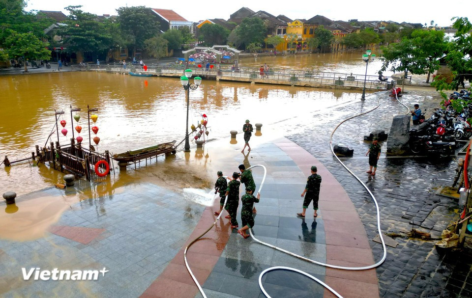 Тротуары и ряд основных улиц в центре древнего города были очищены и приведены в порядок, экологическая среда восстановлена. (Фото: Vietnam+)