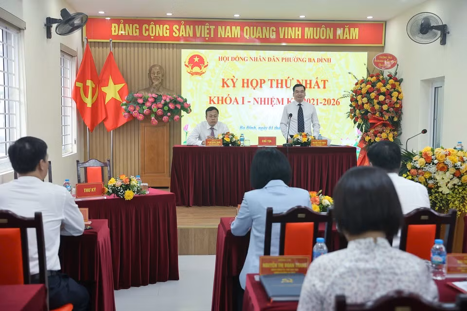 Первое заседание Народного комитета квартала Бадинь. (Фото: Vietnam+)