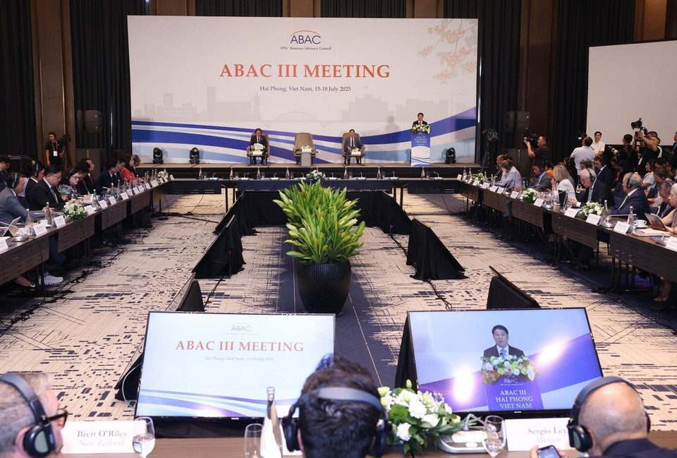 Президент государства Лыонг Кыонг выступает на открытии ABAC-III. (Фото: ВИA)