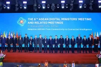 Премьер-министр Фам Минь Тьинь и главы делегаций стран — участников 6-го Совещания министров цифровых технологий АСЕАН (ADGMIN). Фото: ВИА.