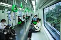 Передвижение на надземном метро в чистом и безопасном пространстве позволяет пассажирам иметь больше времени для отдыха и расслабления на протяжении всей поездки. Фото: ВИА.