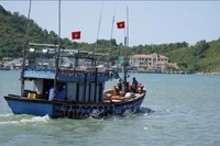 Рыболовное судно рыбаков провинции Зялай выходит в море. Фото: ВИА.