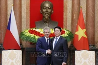 Президент Лыонг Кыонг принимает Председателя Сената Чешской Республики Милоша Вистрчила. Фото: ВИА.