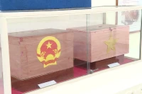 Две урны для голосования – свидетели исторических весен. Фото: ВИА.