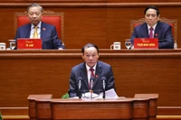 Товарищ Нгуен Ван Хунг, член Центрального комитета Партии, секретарь партийного комитета, министр культуры, спорта и туризма, представляет доклад. Фото: ВИА.