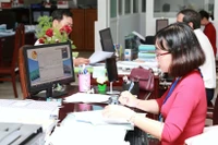 В структуре доходов ключевую роль играют внутренние поступления, достигшие 740,7 трлн донгов, что на 12,5% больше. (Фото: Vietnam+)