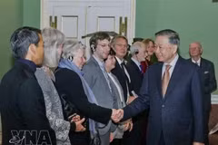 Генеральный секретарь ЦК КПВ, Президент То Лам встречается с членами Общества датско-вьетнамской дружбы в Копенгагене 20 октября 2026 года. Фото: ВИА.