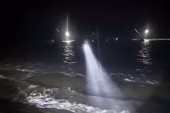 На острове Чан (особая зона Кото) произошло отключение электроэнергии; сильный дождь сопровождался грозой, шквалистым ветром и высоким волнением моря. Фото: ВИА.