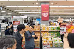Вьетнамские товары представлены в магазине Lotte Mart на вокзале Сеула. Фото: ВИА.