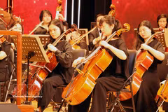 Новогодняя концертная программа «New Year Concert» проходит в современном пространстве театра «Хоа Фыонг». Архивное иллюстративное фото: ВИА.