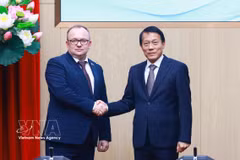 Генерал армии Лыонг Там Куанг, министр общественной безопасности, с председателем Государственного комитета судебных экспертиз Беларуси Волковым Алексеем Александровичем. Фото: ВИА.