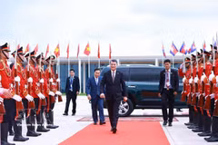 Премьер-министр Ле Минь Хынг отправляется из Пномпеня на родину после успешного завершения официального визита в Королевство Камбоджа. Фото: ВИА.