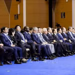 Премьер-министр Фам Минь Тьинь и делегаты присутствуют на открытии 16-го ежегодного совещания новых мировых лидеров ВЭФ (Фото: ВИА)