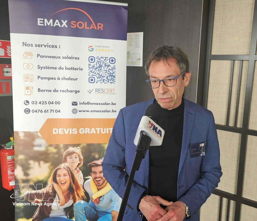 Профессор Геерт Ангенон, Свободный университет Брюсселя (VUB), даёт интервью корреспонденту ВИА в Брюсселе (Бельгия). (Фото: ВИА).