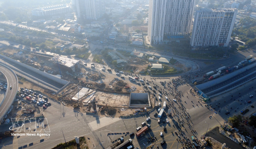 Проект транспортной развязки Анфу является местом пересечения ключевых транспортных артерий, таких как подъездная дорога к автомагистрали Хошимин – Лонгтхань – Заузяй, магистрали Май Тьи Тхо и Лыонг Динь Куа, а также системы соединения с районом портов Катлай – Фухыу. (Фото: ВИА).