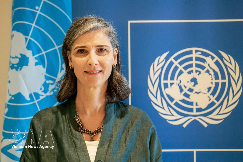 Постоянный представитель Программы развития ООН (ПРООН) во Вьетнаме Рамла Халиди даёт интервью корреспонденту ВИА. (Фото: ВИА).