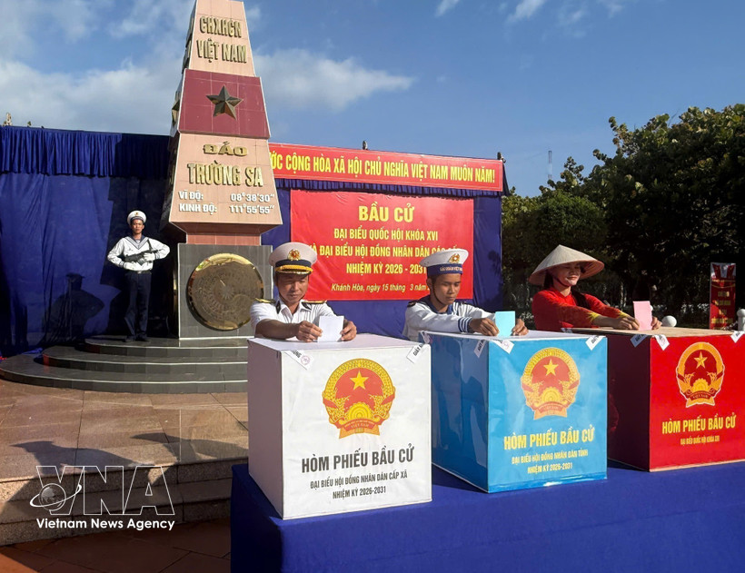 Избиратели специальной зоны Чыонгша принимают участие в голосовании на выборах депутатов Национального собрания XVI созыва и депутатов Народных советов всех уровней на срок 2026–2031 годов. (Фото: ВИА)