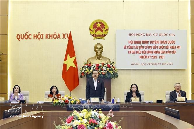 Председатель Национального собрания Чан Тхань Ман председательствует на конференции. (Фото: ВИА)