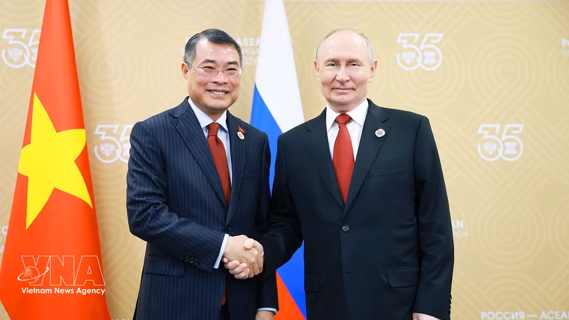 Премьер-министр Ле Минь Хынг встретился с Президентом России Владимиром Путиным