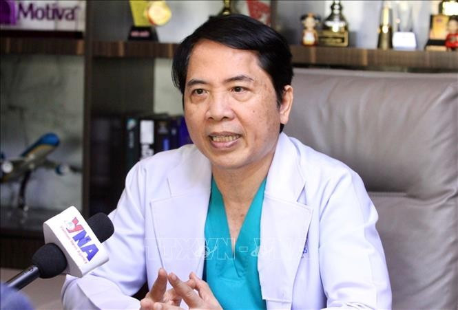 Доктор, врач Хэнг ЛиХонг в интервью корреспонденту ВИА в Пномпене поделился своими взглядами на стратегический прорыв в сфере человеческих ресурсов, ожидания, связанные с новой моделью экономического роста, а также на ряд других важных вопросов развития страны (Фото: ВИА)