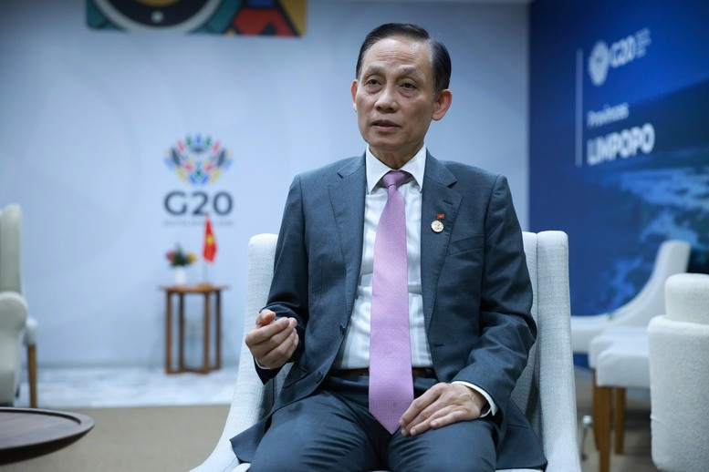 Секретарь ЦК КПВ, Министр иностранных дел Ле Хоай Чунг даёт интервью (Фото: VGP)