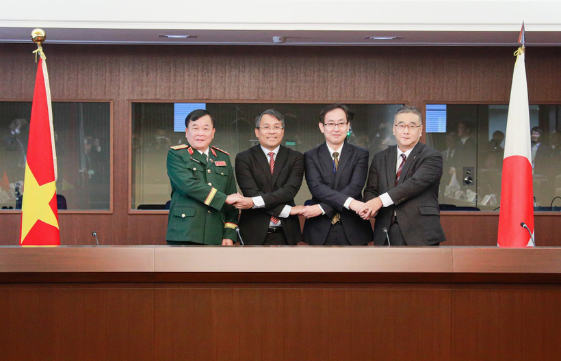 Заместители министров иностранных дел и обороны Вьетнама вместе с японскими коллегами перед началом Диалога (Фото: ВИА)