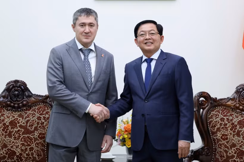 Вице-премьер Хо Куок Зунг принимает губернатора Пермского края РФ (Фото: chinhphu.vn)