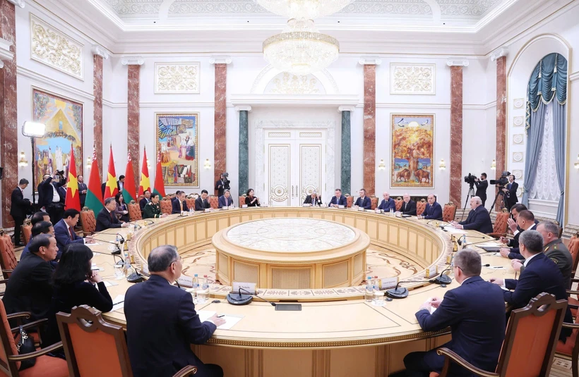 Генсек То Лам проводит официальные переговоры с президентом Беларуси Александром Лукашенко (Фото: ВИА)