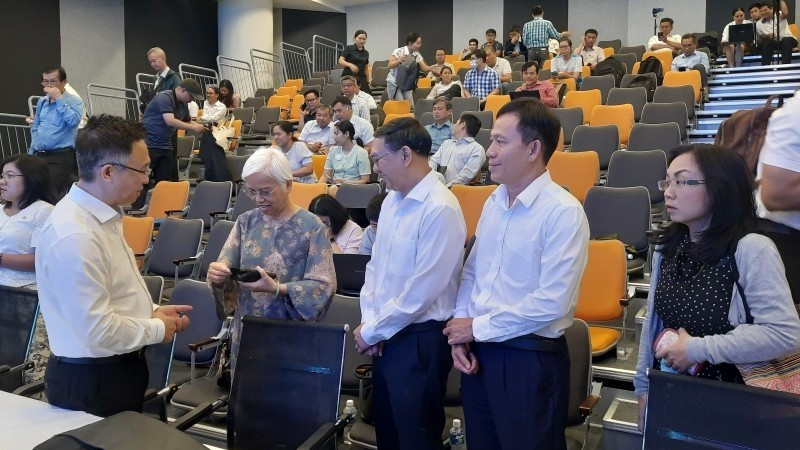 Представитель руководства города Хошимин обсудил вопросы с вьетнамскими учёными, работающими за рубежом (Фото: nhandan.vn)