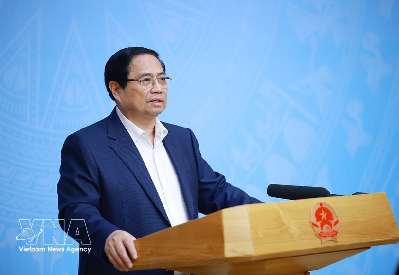 Премьер-министр Фам Минь Тьинь председательствует на онлайн-конференции, посвящённой развитию «серой экономики» в мире и адаптации политики и стратегии Вьетнама (Фото: ВИА)