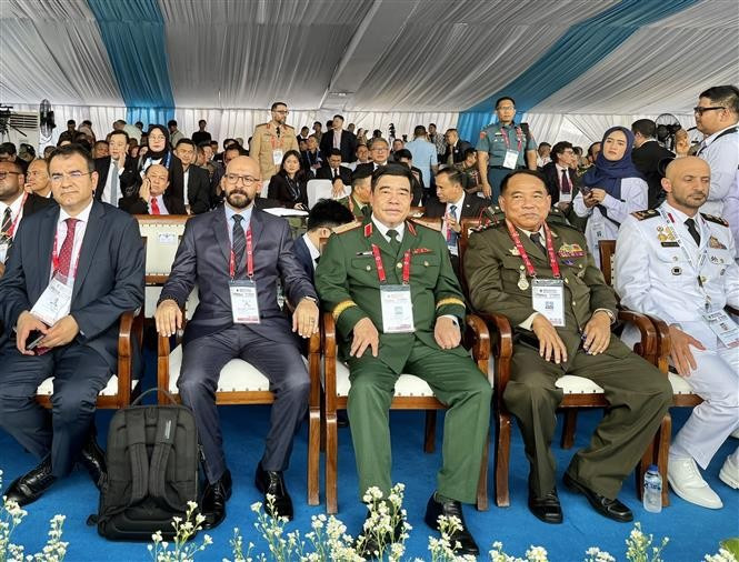 Глава вьетнамской делегации на церемонии открытия Indo Defense (Фото: ВИА)