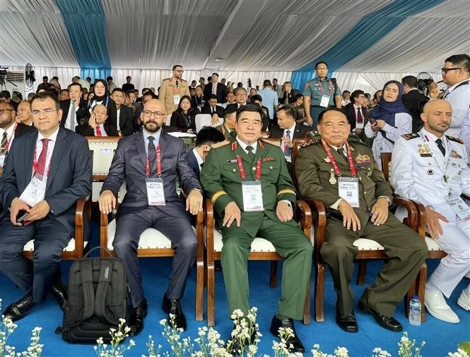 Глава вьетнамской делегации на церемонии открытия Indo Defense (Фото: ВИА)