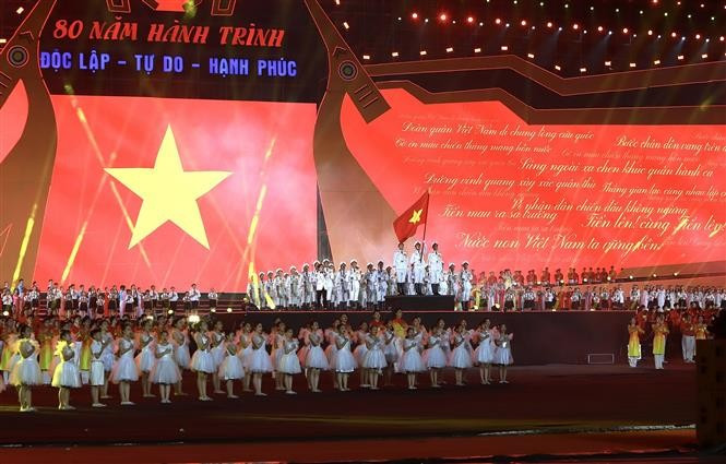 Художественная программа «80 лет пути Независимости – Свободы – Счастья» (Фото: ВИА) 