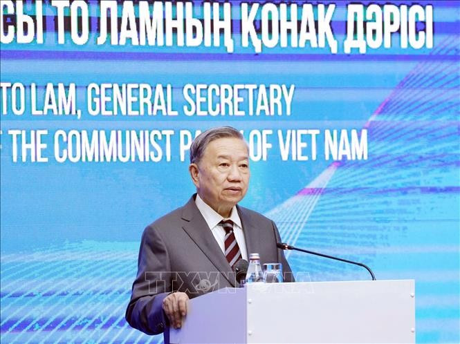 Генеральный секретарь ЦК КПВ То Лам выступил в АГУ при Президенте РК с политической речью (Фото: ВИА)