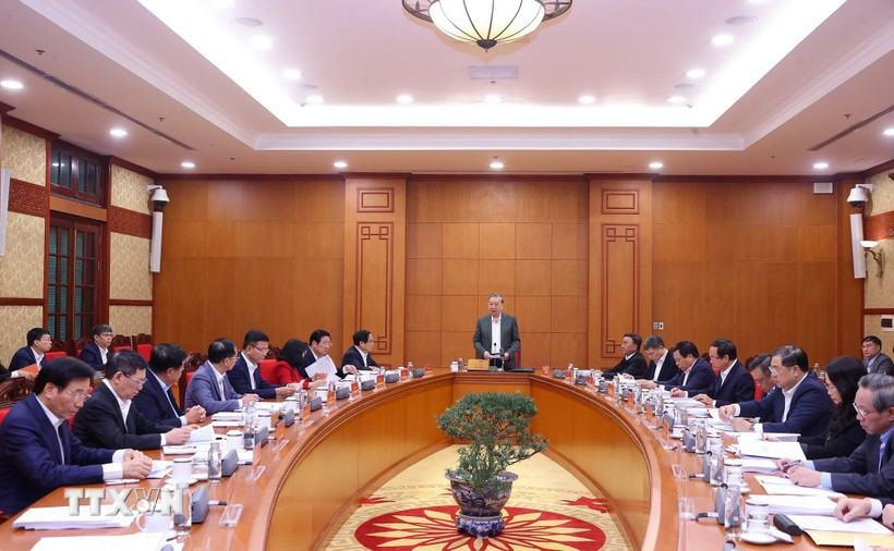 Генсекретарь То Лам провёл рабочее совещание с Постоянным составом подкомиссий XIV съезда КПВ (Фото: ВИА)