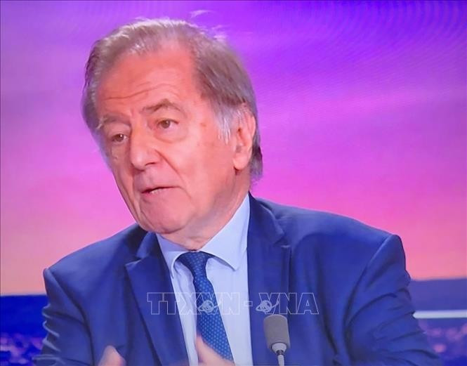 Клод Бланшемезон, бывший Посол Франции во Вьетнаме.