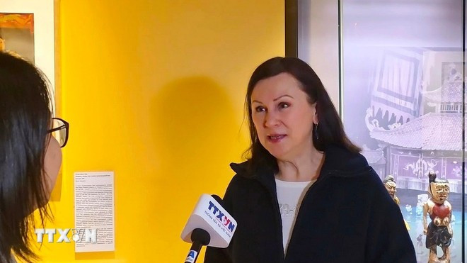 Альбина Легостаева дает интервью корреспонденту ВИА в РФ по вопросам стратегии развития культуры и человека (Фото: ВИА)