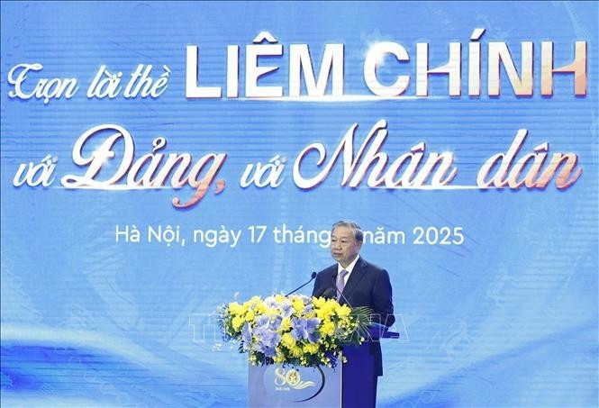 Генсекретарь То Лам выступает на церемонии, посвящённой 80-й годовщине Дня традиций инспекции Вьетнама в Ханое (Фото: ВИА) 