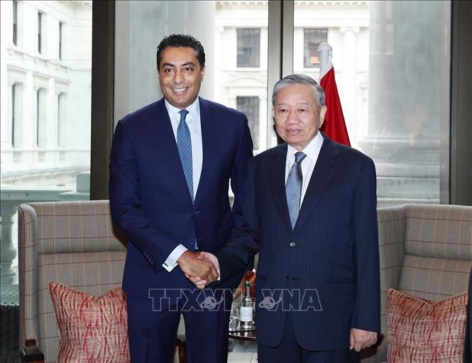 Генсекретарь То Лам принял Са́йфа Ма́лика, генерального директора и директора по работе с корпоративными и инвестиционными клиентами банка Standard Chartered в Великобритании (Фото: ВИА)