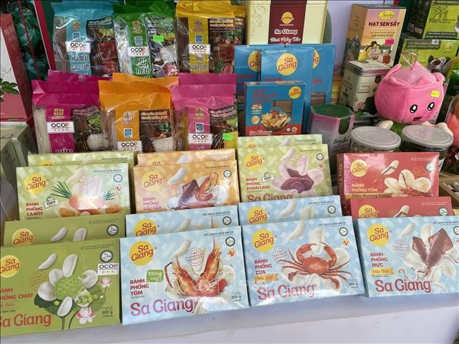 Линейки продукции из переработанного риса компании Са Зянг провинции Донгтхап находятся на этапе продвижения к признанию по стандарту OCOP 5 звёзд и пользуются высоким спросом на рынках США и Европы.