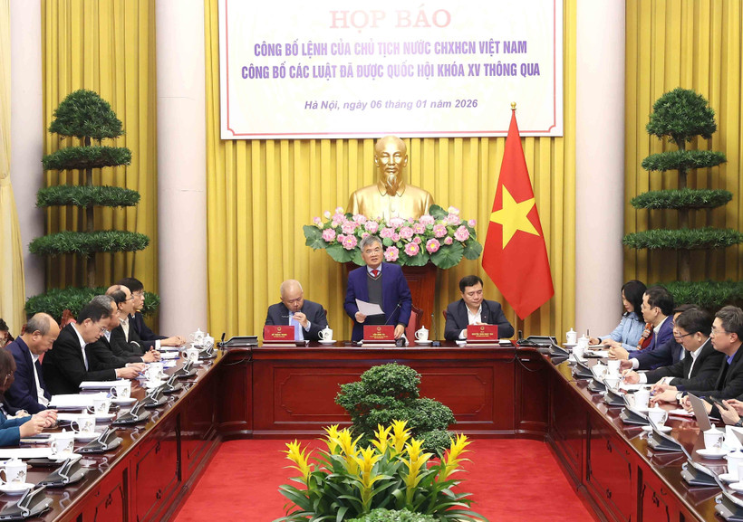 Обнародование Указа Президента о 12 законах (Фото: ВИА)