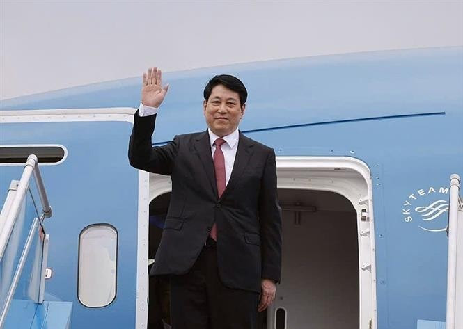 Президент Лыонг Кыонг отправляется с государственным визитом в Лаосскую Народно-Демократическую Республику (Фото: ВИА)