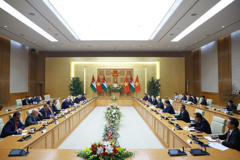 Премьер-министр Фам Минь Тьинь провёл встречу с Председателем Палаты представителей Иордании (Фото: ВИА)