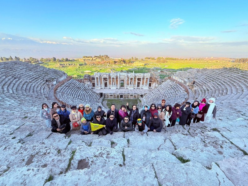Предприятиям, осуществляющим международную туристическую деятельность, предписано прекратить организацию поездок туристов в опасные районы боевых действий (Фото: cand.com)