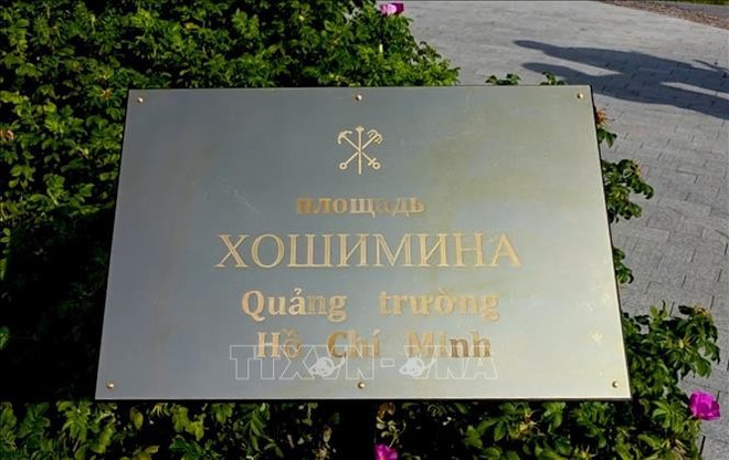 Табличка с названием «Площадь Хо Ши Мина» в Санкт-Петербурге. (Фото: ВИА). 2-1.jpg