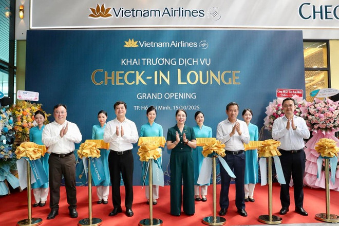 Представители организаций приняли участие в церемонии открытия сервиса Check-in Lounge. (Фото: nhandan.vn) 8.jpg