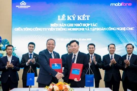 Церемония подписания Соглашения о стратегическом сотрудничестве MobiFone–CMC. Фото: baotintuc.vn.