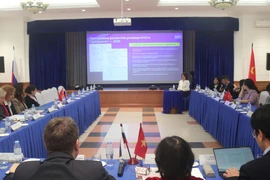 17 декабря в Российском центре науки и культуры в Ханое прошло мероприятия проекта «Русские университеты», в рамках которых делегации ведущих вузов России провели встречи с вьетнамскими партнёрами, обсуждали перспективы сотрудничества, обменивались опытом и знакомитли студентов с возможностями обучения в российских университетах. Фото: ВИА.