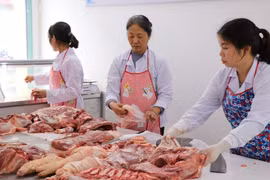 Цена на свинину выросла на 0,8%, что привело к увеличению ИПЦ на 0,03 процентного пункта. (Фото: Vietnam+)